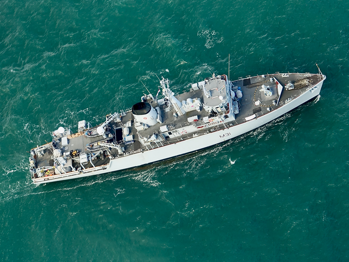 HMS Cattistock (M31) Royal Navy Hunt Class MineHunter From Above Photo Print Wall Art Decor Posters, Prints, & Visual Artwork Hampshire Prints 6 x 4 No Frame No