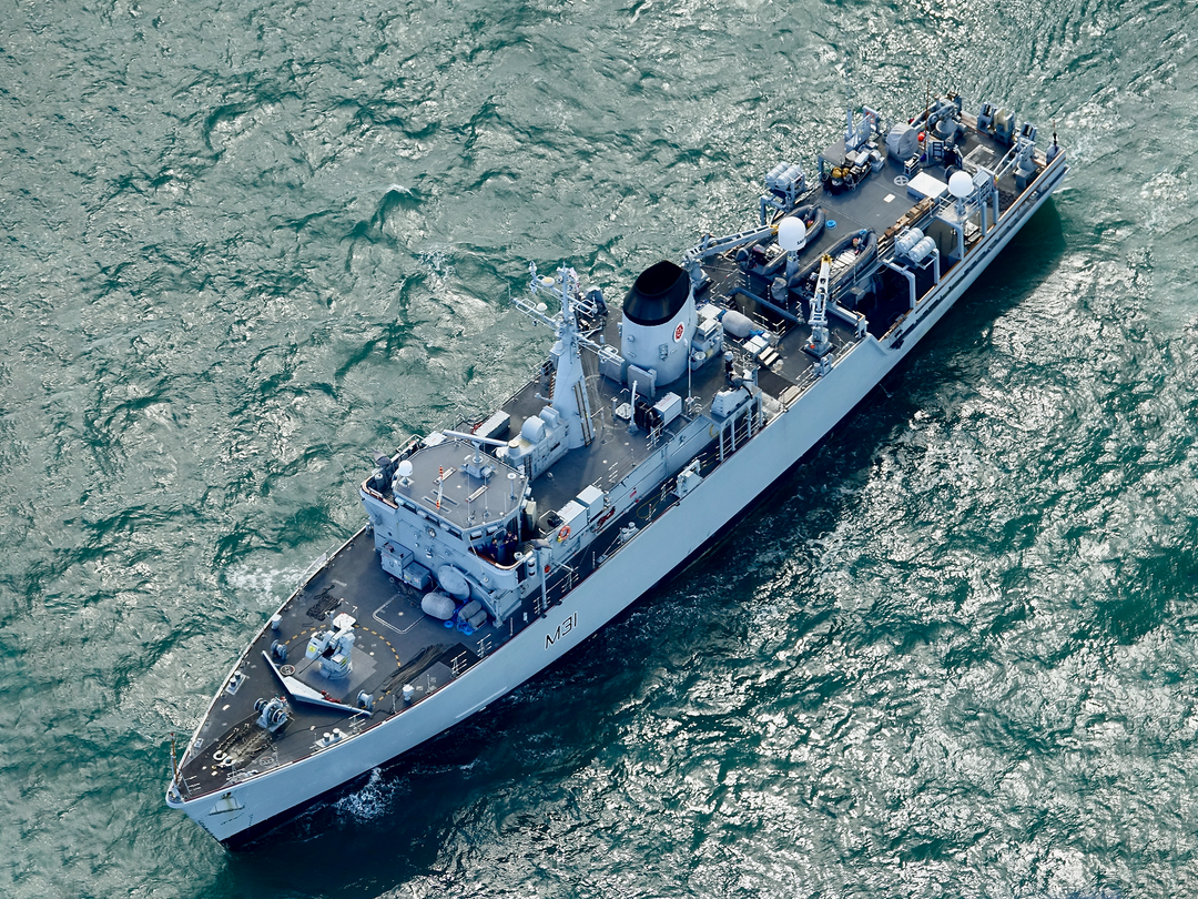 HMS Cattistock (M31) Royal Navy Hunt Class MineHunter From The Air Photo Print Wall Art Decor Posters, Prints, & Visual Artwork Hampshire Prints 6 x 4 No Frame No
