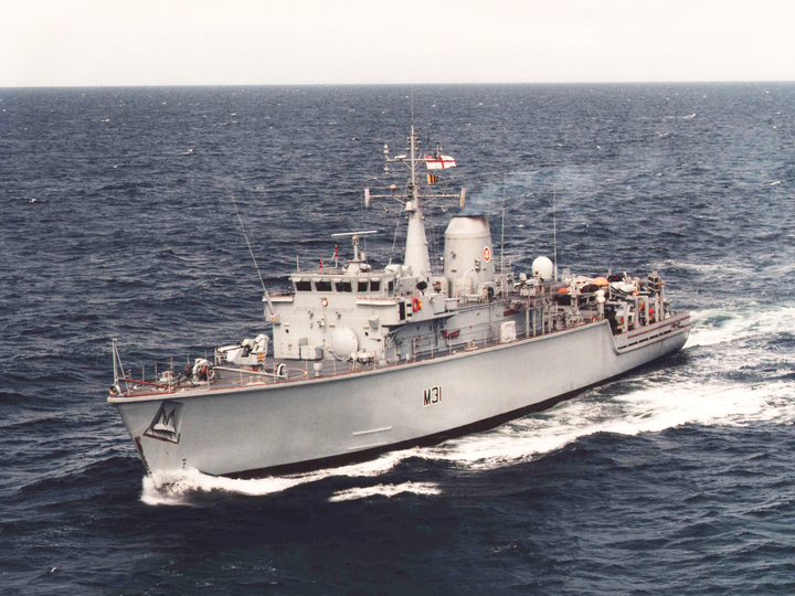 HMS Cattistock (M31) Royal Navy Hunt Class MineHunter Port Side View at Sea Photo Print Wall Art Decor Posters, Prints, & Visual Artwork Hampshire Prints 6 x 4 No Frame No
