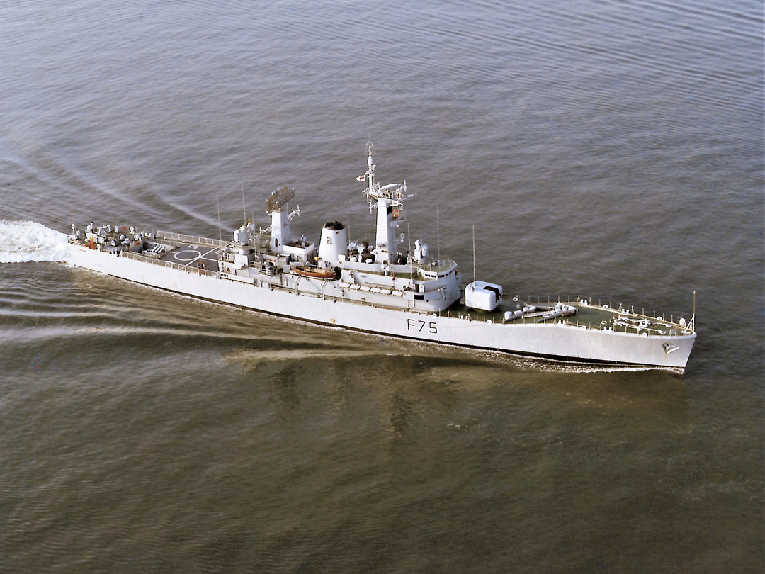 HMS Charybdis (F75) Royal Navy Leander Class Frigate From Above Photo Print Wall Art Decor Posters, Prints, & Visual Artwork Hampshire Prints 6 x 4 No Frame No