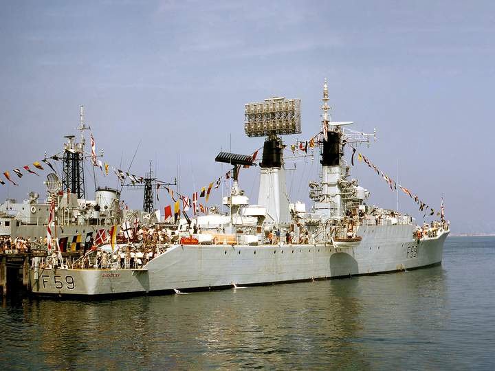 HMS Chichester (F59) Royal Navy Salisbury Class Frigate Dress Ship Photo Print Wall Art Decor Posters, Prints, & Visual Artwork Hampshire Prints 6 x 4 No Frame No
