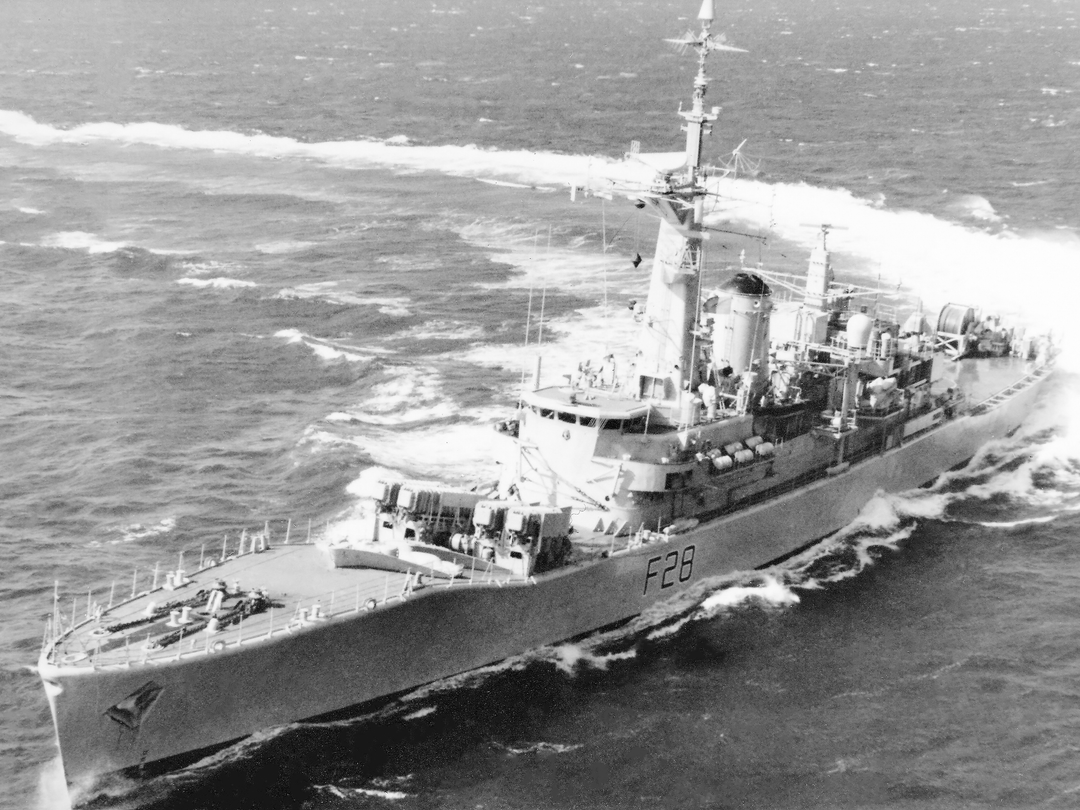 HMS Cleopatra (F28) Royal Navy Leander Class Frigate Starboard Turn Photo Print Wall Art Decor Posters, Prints, & Visual Artwork Hampshire Prints 6 x 4 No Frame No