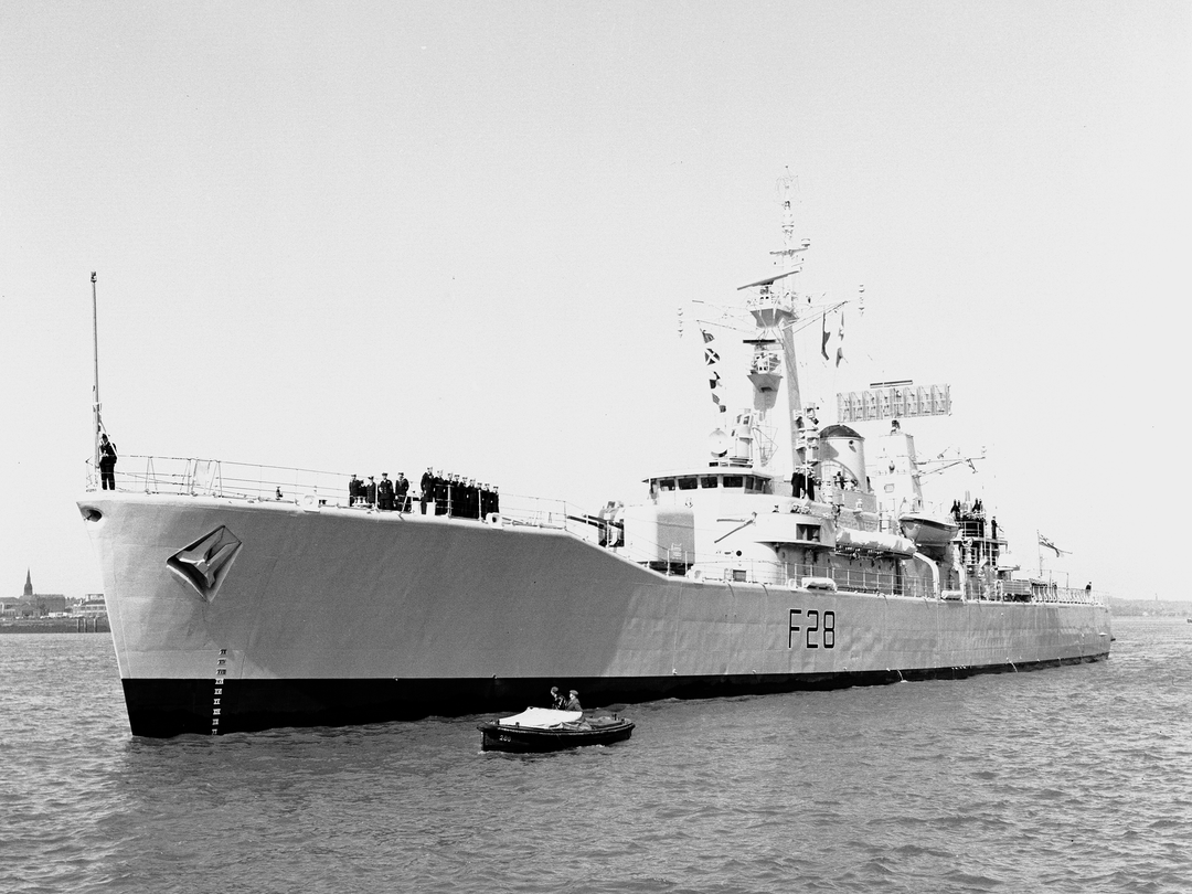 HMS Cleopatra (F28) Royal Navy Leander Class Frigate Entering Harbour Photo Print Wall Art Decor Posters, Prints, & Visual Artwork Hampshire Prints 6 x 4 No Frame No