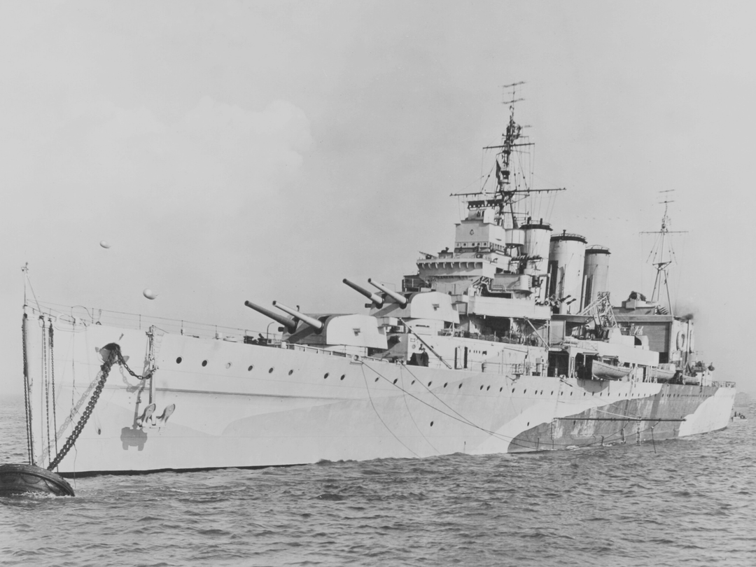 HMS Cumberland (57) Royal Navy County Class Cruiser Warship At a Buoy Photo Print Wall Art Decor Posters, Prints, & Visual Artwork Hampshire Prints 6 x 4 No Frame No