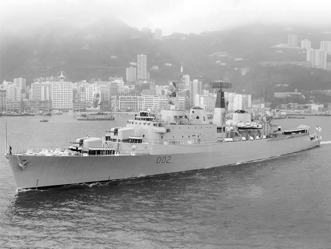 HMS Devonshire (D02) Royal Navy County Class Destroyer Leaving Harbour Photo Print Wall Art Decor Posters, Prints, & Visual Artwork Hampshire Prints 6 x 4 No Frame No