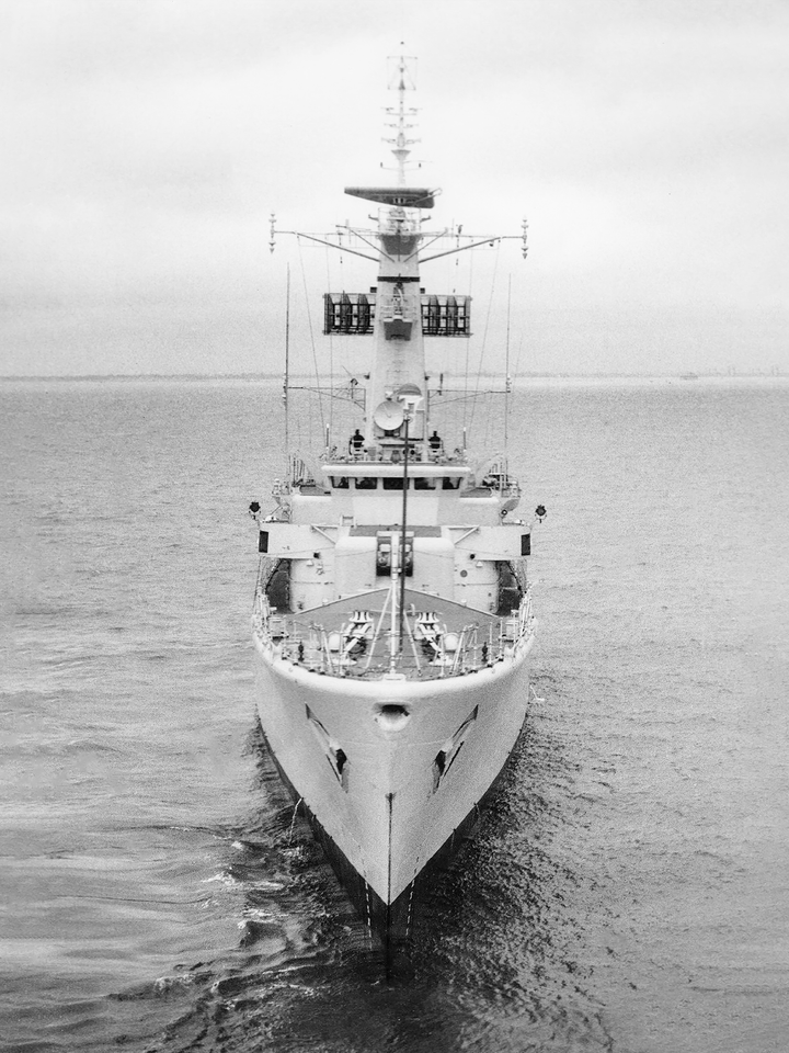 HMS Dido (F104) Royal Navy Leander Class Frigate High Bow View Photo Print Wall Art Decor Posters, Prints, & Visual Artwork Hampshire Prints 6 x 4 No Frame No