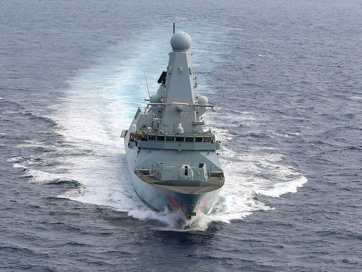 HMS Dragon (D35) Royal Navy Type 45 Destroyer Underway Bow View Photo Print Wall Art Decor Posters, Prints, & Visual Artwork Hampshire Prints 6 x 4 No Frame No