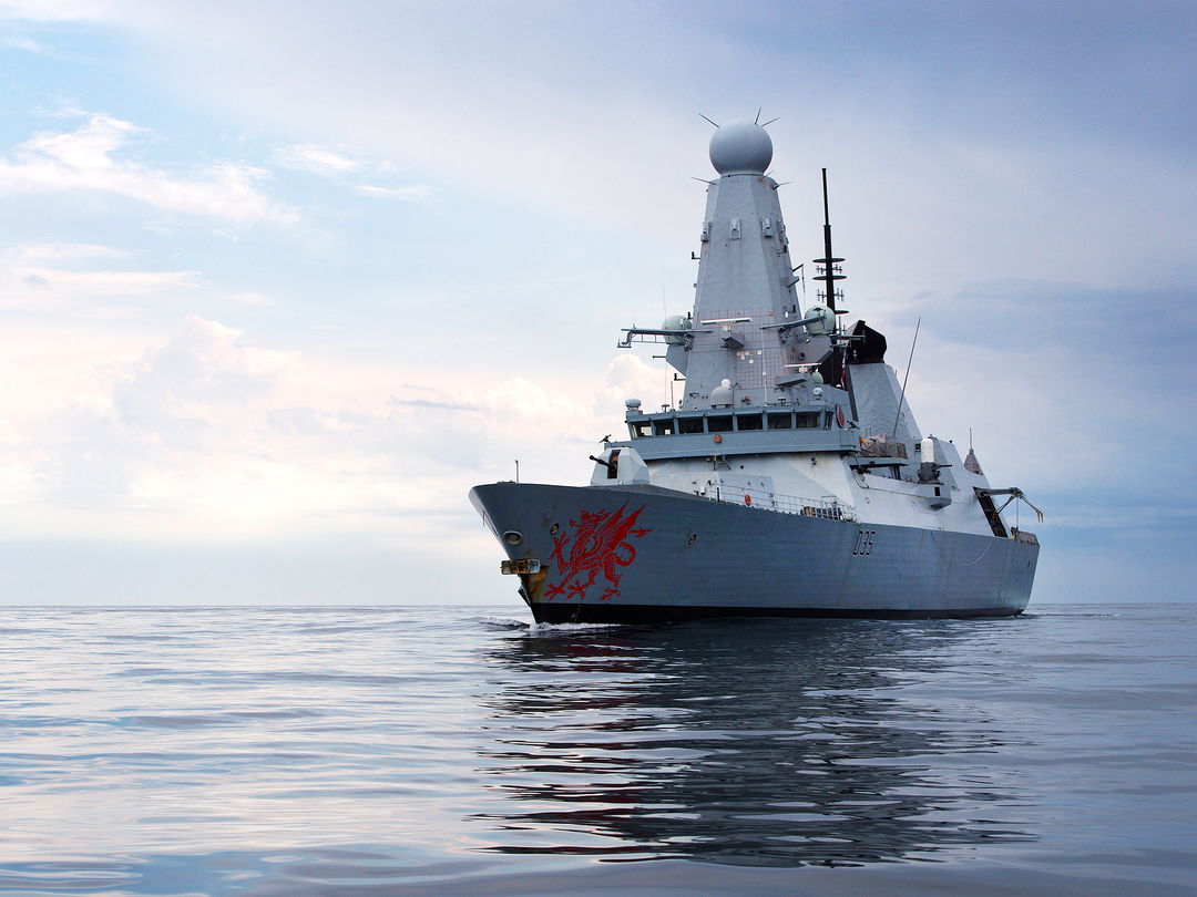 HMS Dragon (D35) Royal Navy Type 45 Destroyer Port Bow Reflection Photo Print Wall Art Decor Posters, Prints, & Visual Artwork Hampshire Prints 6 x 4 No Frame No