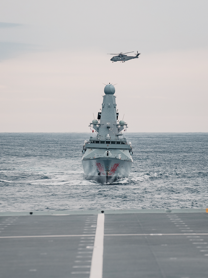 HMS Dragon (D35) Royal Navy Type 45 Destroyer From a Flight Deck Photo Print Wall Art Decor Posters, Prints, & Visual Artwork Hampshire Prints 6 x 4 No Frame No