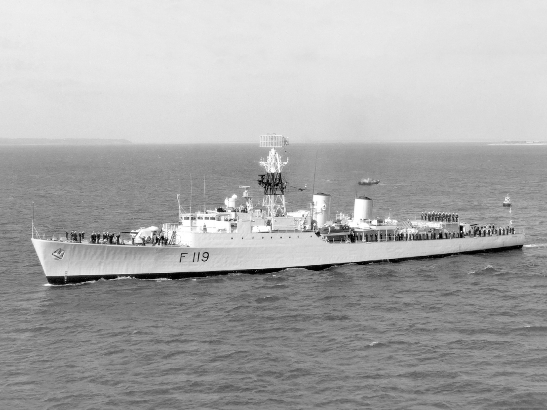 HMS Eskimo (F119) Royal Navy Tribal Class Frigate Leaving Portsmouth Photo Print Wall Art Decor - Posters, Prints, & Visual Artwork - by Hampshire Prints (image 1 of 9)