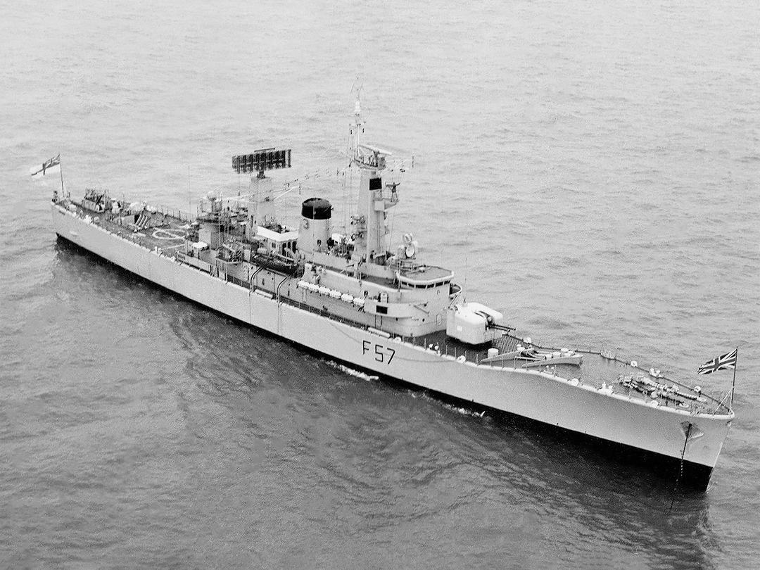 HMS Andromeda (F57) Royal Navy Leander Class Frigate High Starboard Bow View Photo Print Wall Art Decor Posters, Prints, & Visual Artwork Hampshire Prints 6 x 4 No Frame No
