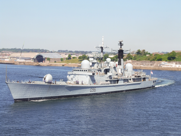 HMS Gloucester D96 Type 42 Destroyer 2010