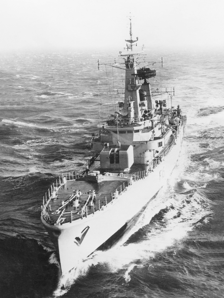 HMS Diomede (F16) Royal Navy Leander Class Frigate High Port Bow View Photo Print Wall Art Decor Posters, Prints, & Visual Artwork Hampshire Prints 6 x 4 No Frame No
