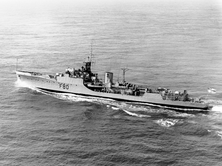 HMS Duncan (F80) Royal Navy Blackwood Class Frigate Port Side View Photo Print Wall Art Decor Posters, Prints, & Visual Artwork Hampshire Prints 6 x 4 No Frame No