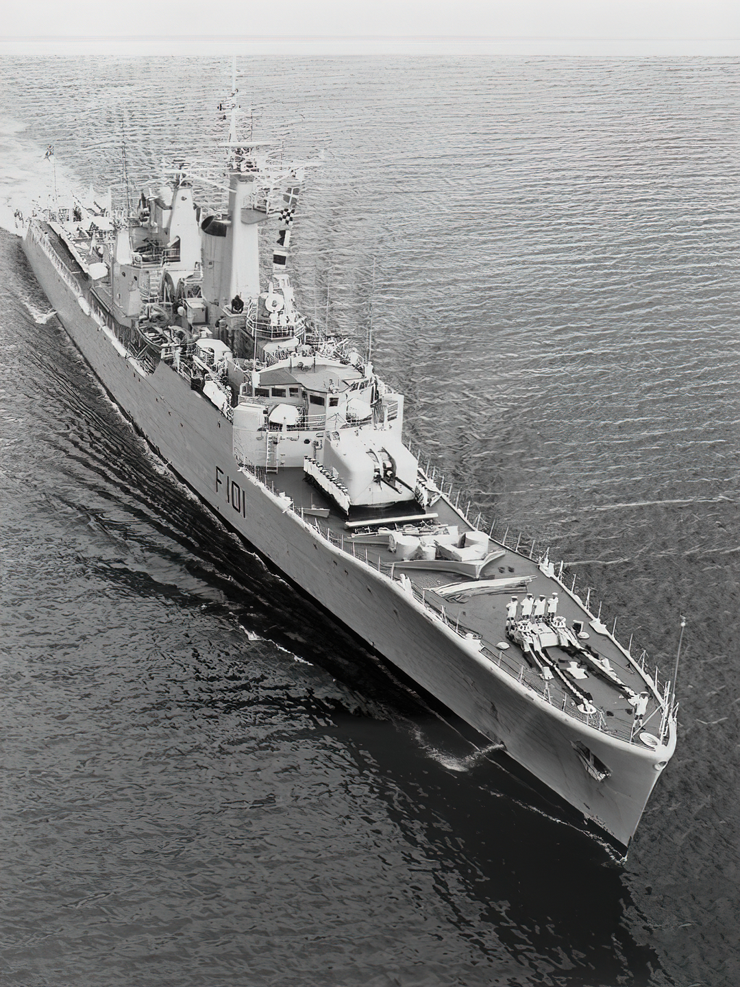 HMS Yarmouth F101 Rothesay Class Frigate Starboard Bow View Photo Print - Posters, Prints, & Visual Artwork - by Hampshire Prints (image 1 of 9)