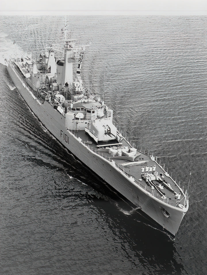 HMS Yarmouth F101 | Photo Print | Framed Print | Rothesay Class | Frigate | Royal Navy Hampshire Prints