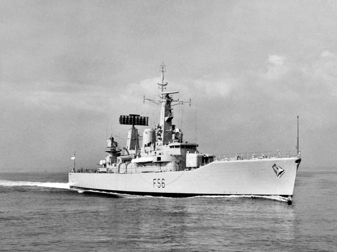 HMS Argonaut (F56) Royal Navy Leander Class Frigate Starboard Bow View Photo Print Wall Art Decor Posters, Prints, & Visual Artwork Hampshire Prints 6 x 4 No Frame No