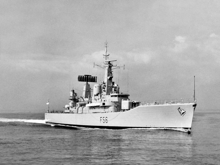 HMS Argonaut (F56) Royal Navy Leander Class Frigate Starboard Bow View Photo Print Wall Art Decor Posters, Prints, & Visual Artwork Hampshire Prints 6 x 4 No Frame No