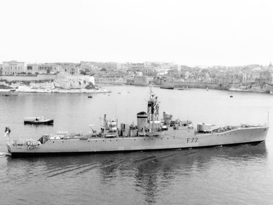 HMS Blackpool (F77) Royal Navy Whitby Class Frigate Valletta Malta Photo Print Wall Art Decor Posters, Prints, & Visual Artwork Hampshire Prints 6 x 4 No Frame No