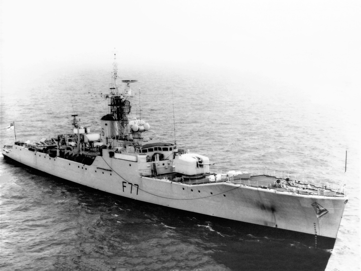 HMS Blackpool (F77) Royal Navy Whitby Class Frigate Starboard View Photo Print Wall Art Decor Posters, Prints, & Visual Artwork Hampshire Prints 6 x 4 No Frame No