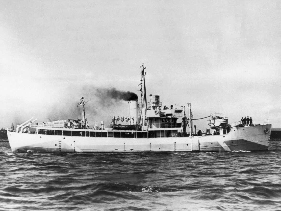 HMS Bryher (T350) Royal Navy Island Class Trawler Starboard Side Photo Print Wall Art Decor Posters, Prints, & Visual Artwork Hampshire Prints 6 x 4 No Frame No