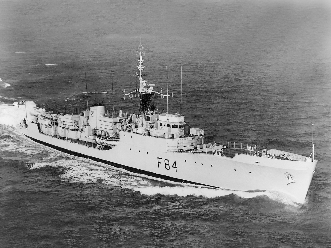 HMS Exmouth (F84) Royal Navy Blackwood Class Frigate High Starboard View Photo Print Wall Art Decor - Posters, Prints, & Visual Artwork - by Hampshire Prints (image 1 of 9)