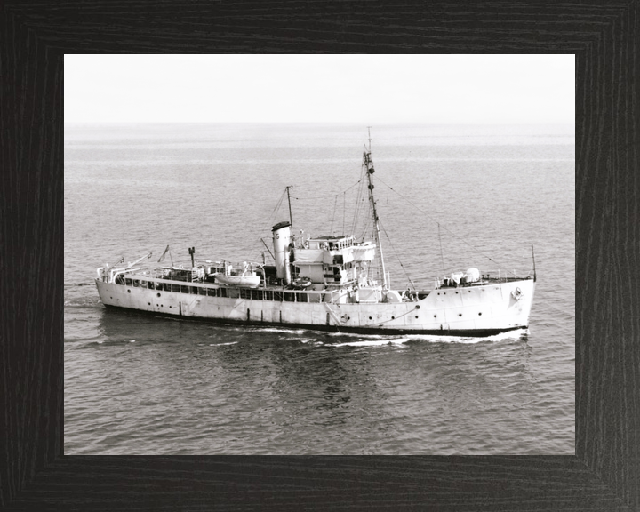 HMS Gateshead (T288) Royal Navy Isles Class Trawler Starboard View Photo Print Wall Art Decor - Posters, Prints, & Visual Artwork - by Hampshire Prints (image 3 of 9)