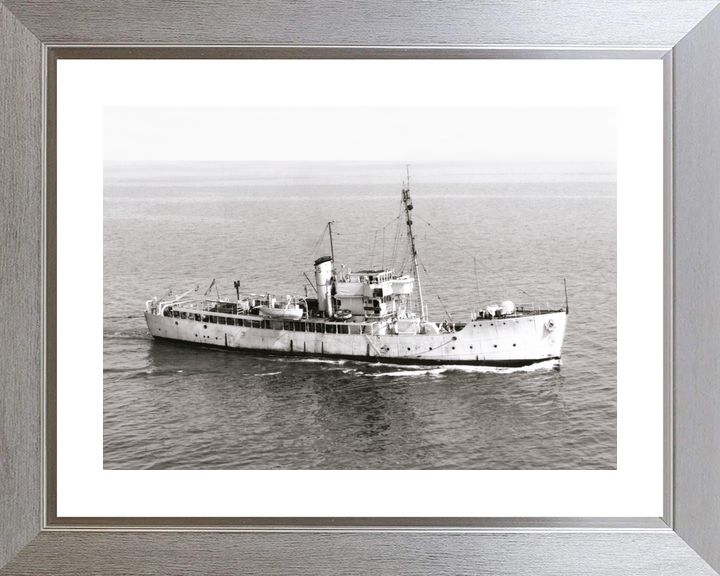 HMS Gateshead (T288) Royal Navy Isles Class Trawler Starboard View Photo Print Wall Art Decor - Posters, Prints, & Visual Artwork - by Hampshire Prints (image 6 of 9)