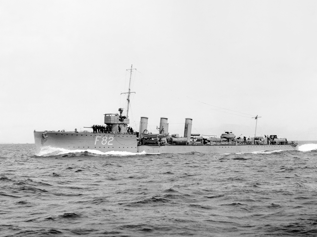 HMS Thisbe F82 R Class Destroyer 1917 Photo Print - Posters, Prints, & Visual Artwork - by Hampshire Prints (image 1 of 9)