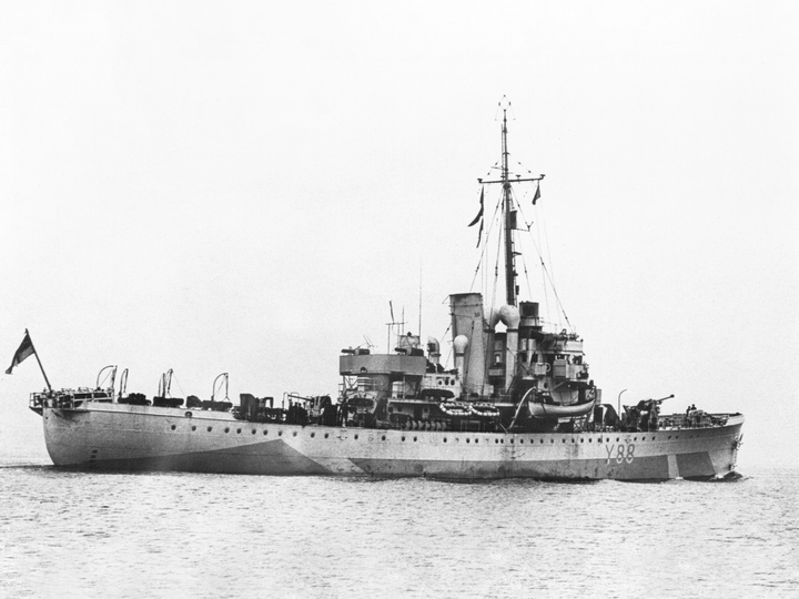 HMS Totland Y88 Banff Class Sloop September 1943 Photo Print - Posters, Prints, & Visual Artwork - by Hampshire Prints (image 1 of 9)
