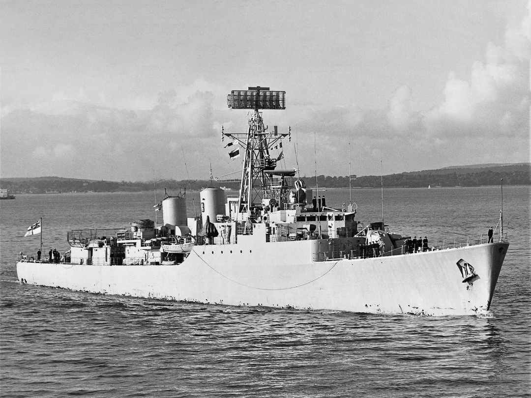 HMS Zulu F124 Tribal Class Frigate 1982 Photo Print - Posters, Prints, & Visual Artwork - by Hampshire Prints (image 1 of 9)