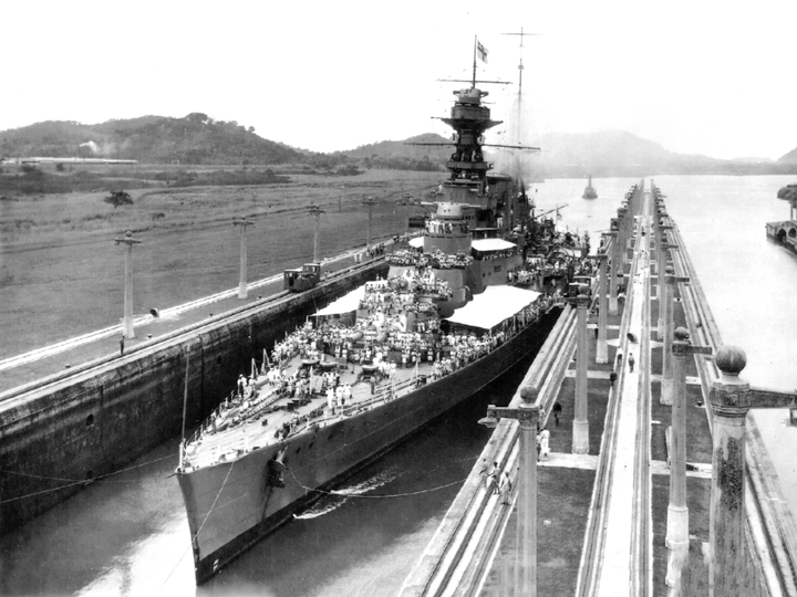 HMS Hood (51) Royal Navy Admiral Class Battlecruiser Bow View Photo Print Wall Art Decor - Posters, Prints, & Visual Artwork - by Hampshire Prints (image 1 of 9)