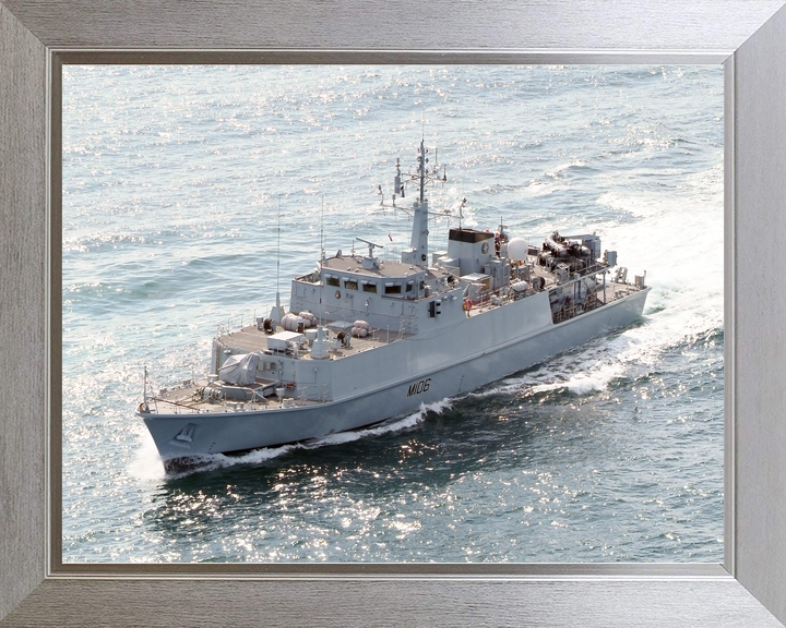 HMS Penzance M106 Sandown Class Minehunter August 2005 Port Bow View Photo Print - Posters, Prints, & Visual Artwork - by Hampshire Prints (image 7 of 9)