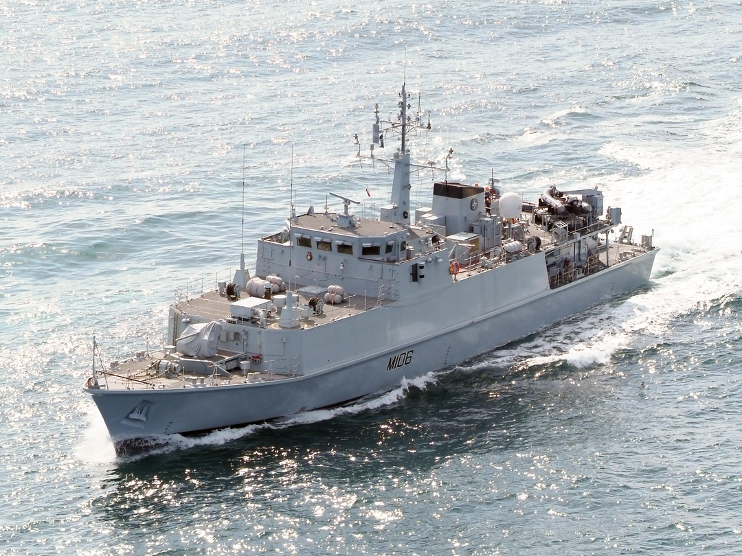 HMS Penzance M106 Sandown Class Minehunter August 2005 Port Bow View Photo Print - Posters, Prints, & Visual Artwork - by Hampshire Prints (image 1 of 9)