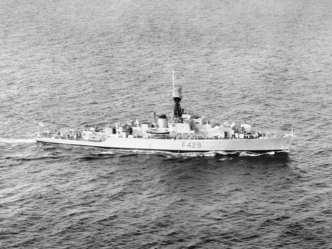 HMS Loch Fyne K429 Loch Class Frigate Photo Print - Posters, Prints, & Visual Artwork - by Hampshire Prints (image 1 of 9)