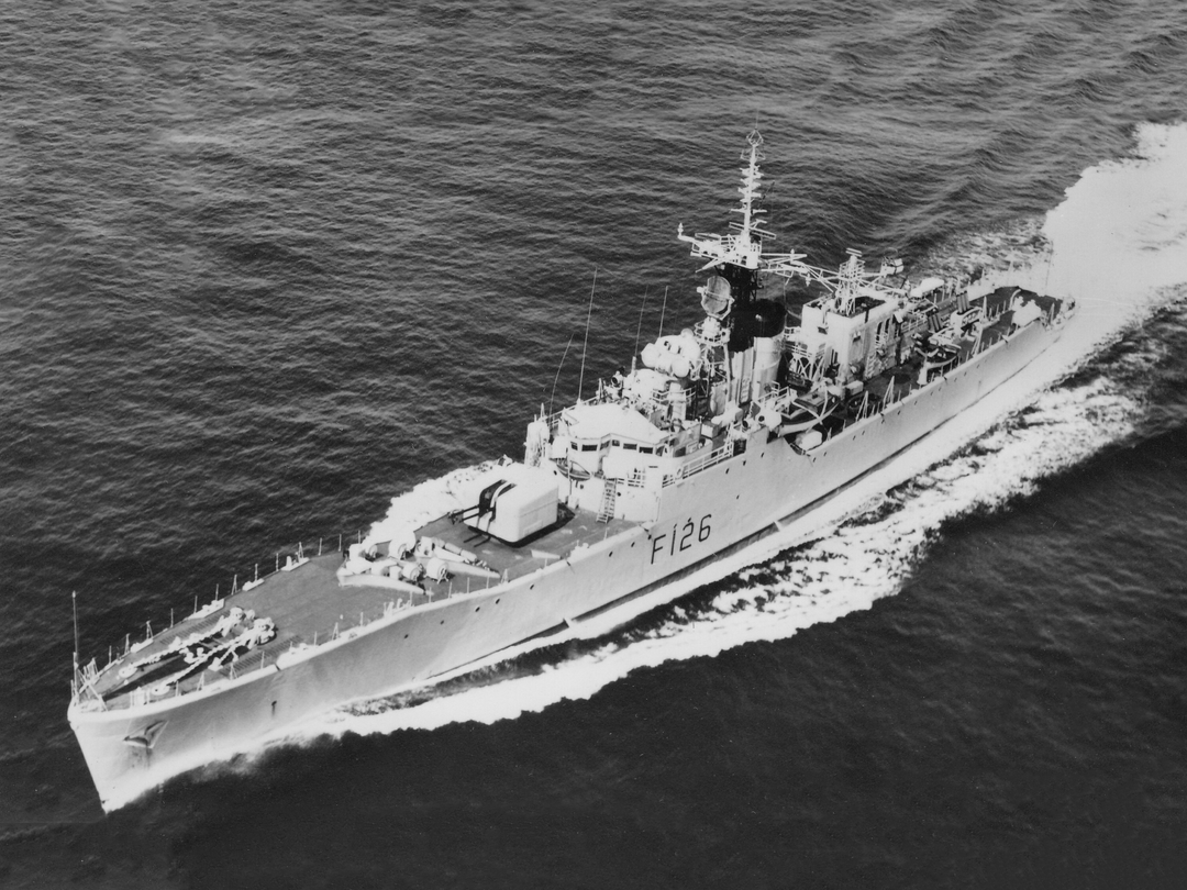 HMS Plymouth F126 Rothesay Class Frigate Port Bow View Photo Print - Posters, Prints, & Visual Artwork - by Hampshire Prints (image 1 of 9)