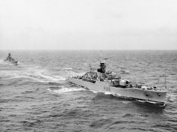 HMS Plymouth F126 Rothesay Class Frigate Underway Photo Print - Posters, Prints, & Visual Artwork - by Hampshire Prints (image 1 of 9)