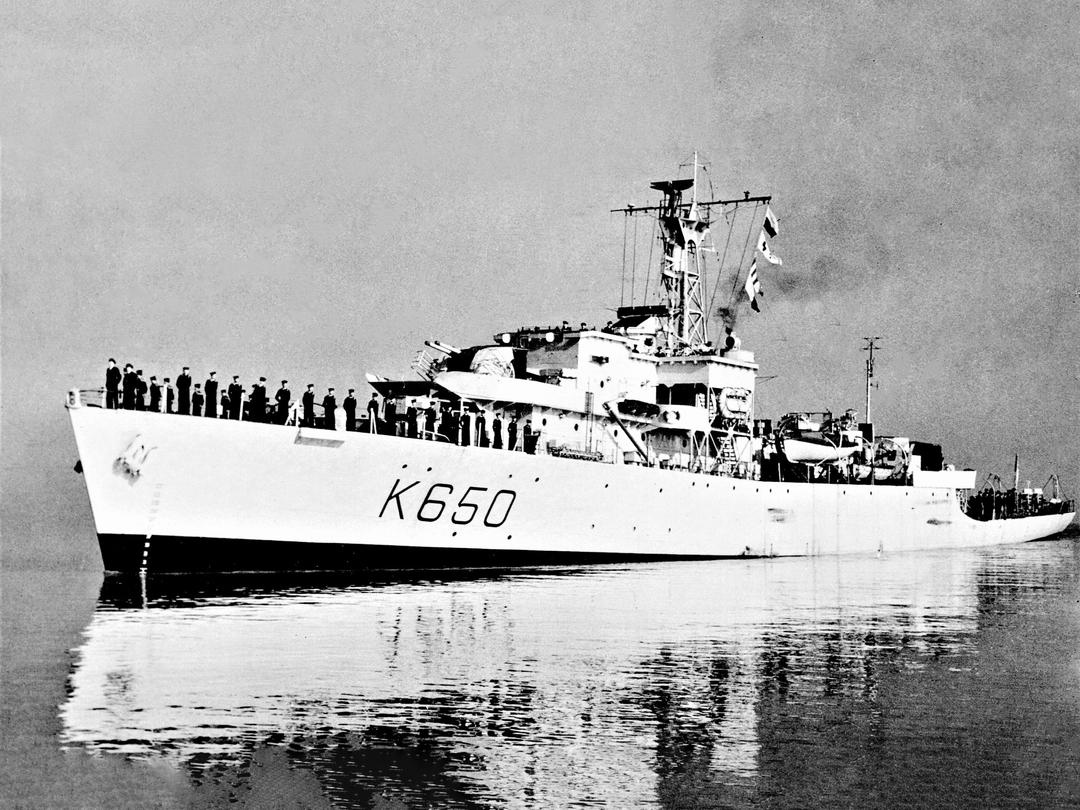 HMS Porlock Bay K650 Bay Class Frigate April 1946 Photo Print - Posters, Prints, & Visual Artwork - by Hampshire Prints (image 1 of 9)