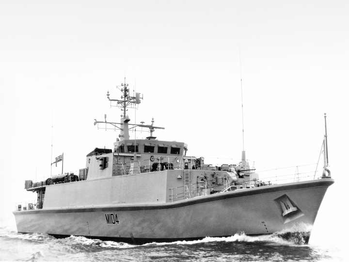 HMS Walney M104 Sandown Class Minehunter Underway Photo Print - Posters, Prints, & Visual Artwork - by Hampshire Prints (image 1 of 9)