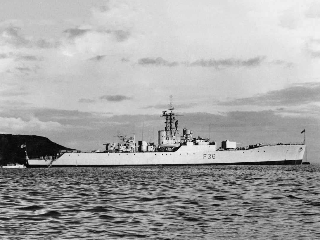 HMS Whitby F36 | Photo Print | Framed Print | Whitby Class | Frigate | Royal Navy Hampshire Prints