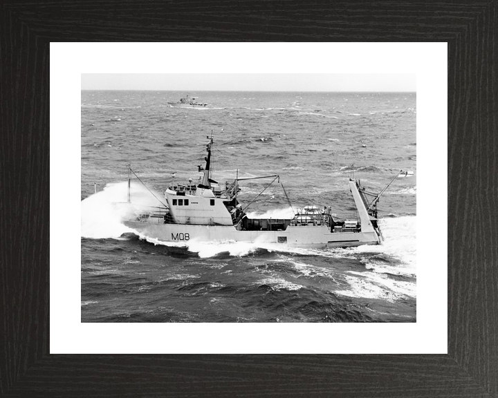 HMS Venturer M08 Converted Minesweeper Warship Photo Print - Posters, Prints, & Visual Artwork - by Hampshire Prints (image 2 of 9)