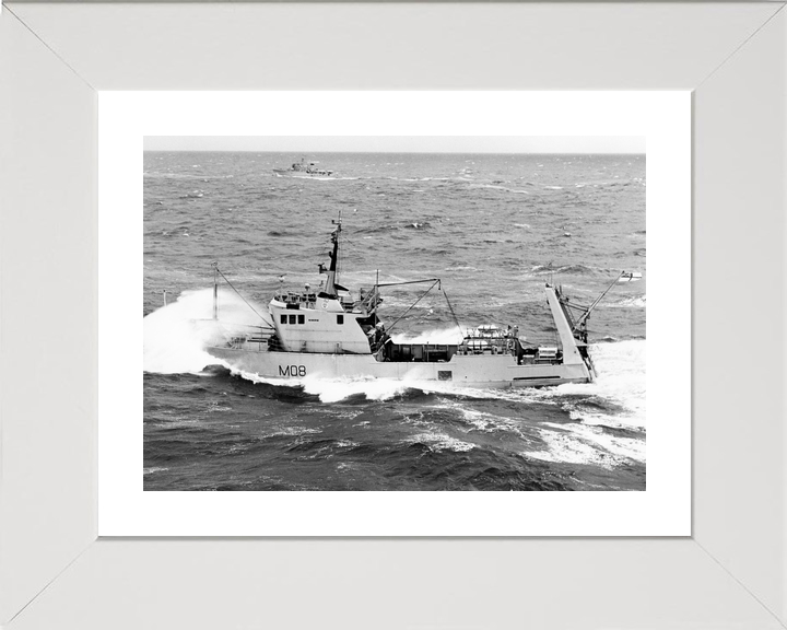 HMS Venturer M08 Converted Minesweeper Warship Photo Print - Posters, Prints, & Visual Artwork - by Hampshire Prints (image 4 of 9)