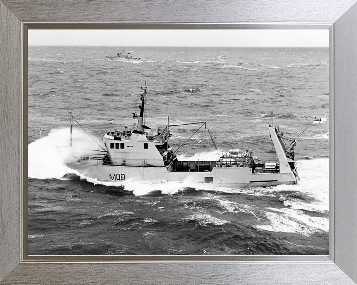 HMS Venturer M08 Converted Minesweeper Warship Photo Print - Posters, Prints, & Visual Artwork - by Hampshire Prints (image 7 of 9)