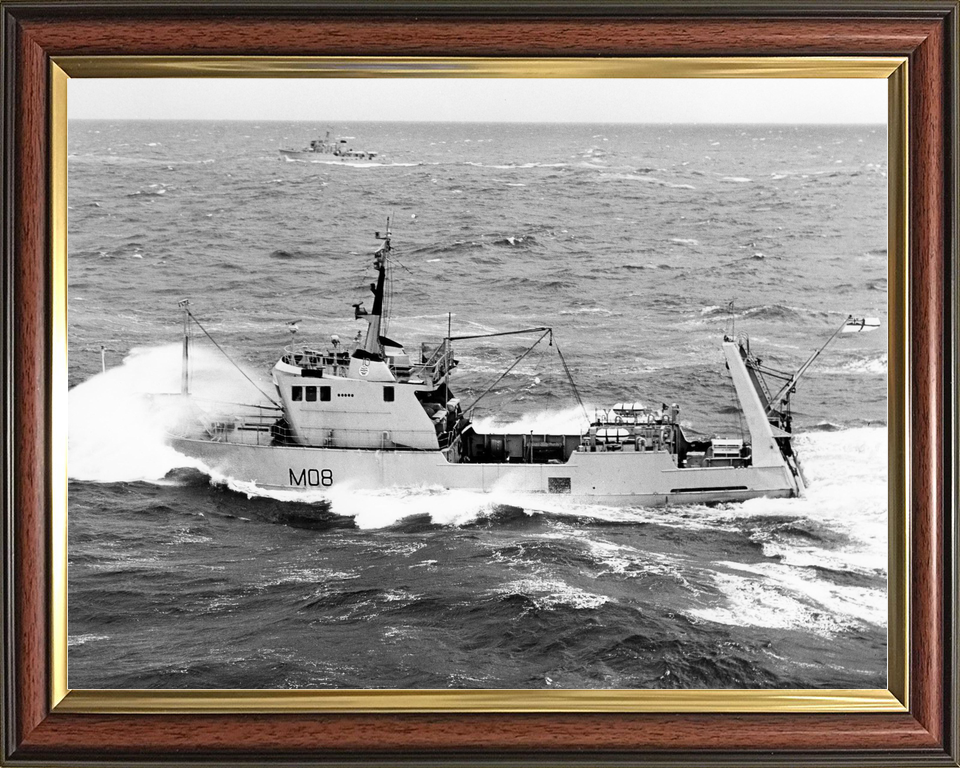 HMS Venturer M08 Converted Minesweeper Warship Photo Print - Posters, Prints, & Visual Artwork - by Hampshire Prints (image 9 of 9)