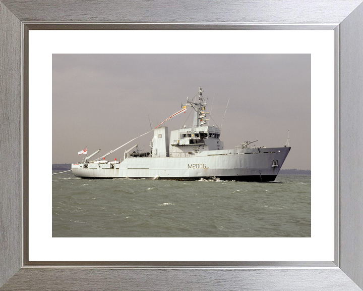 HMS Helford (M2006) Royal Navy River Class Minesweeper Paying off Photo Print Wall Art Decor - Posters, Prints, & Visual Artwork - by Hampshire Prints (image 6 of 9)