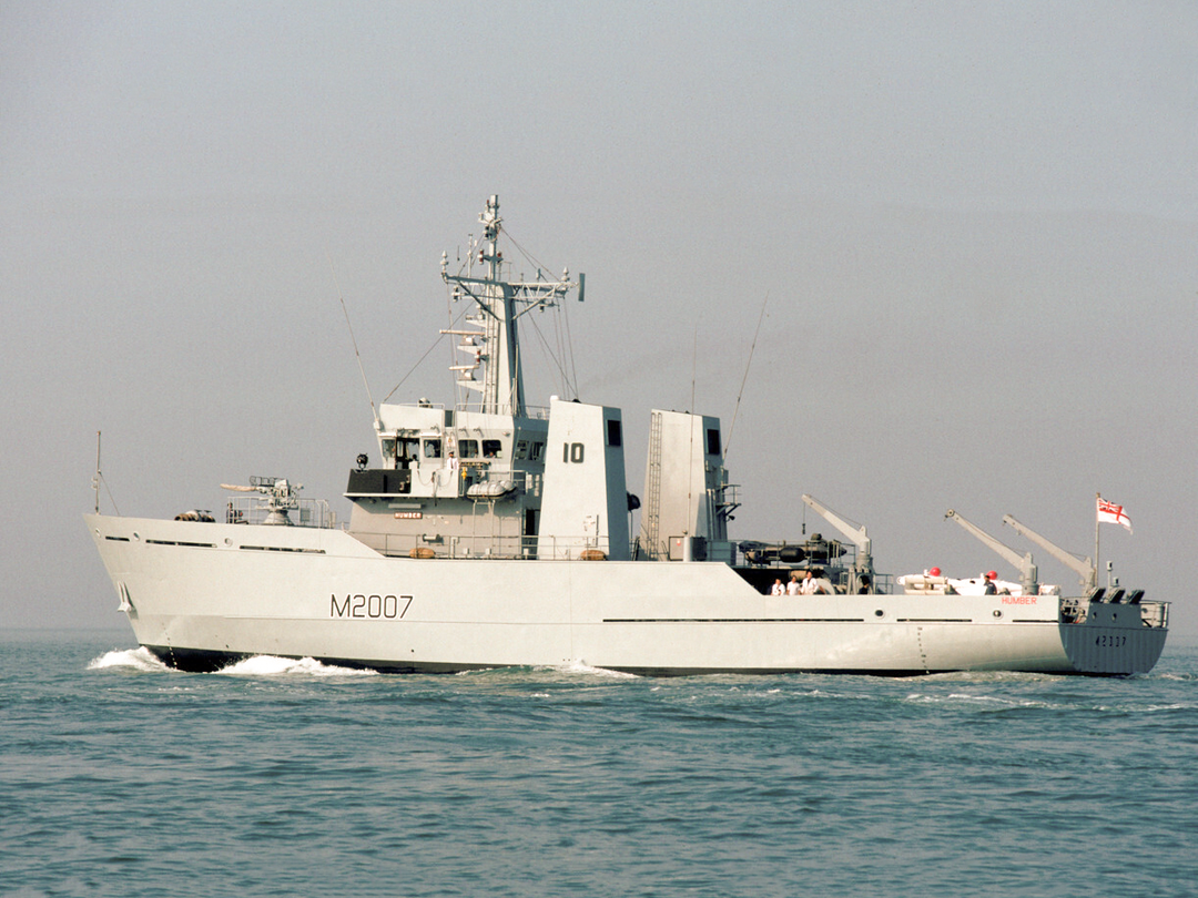HMS Humber (M2007) Royal Navy River Class Minesweeper Port Side View Photo Print Wall Art Decor - Posters, Prints, & Visual Artwork - by Hampshire Prints (image 1 of 9)