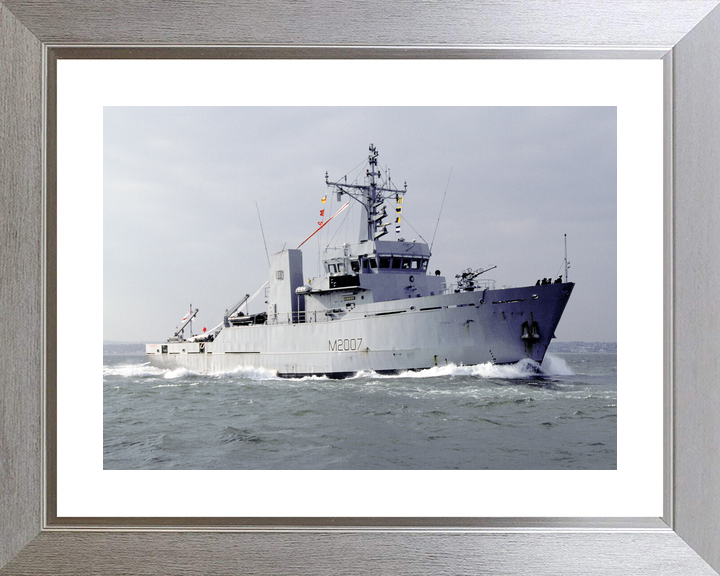 HMS Humber (M2007) Royal Navy River Class Minesweeper Paying Off Photo Print Wall Art Decor - Posters, Prints, & Visual Artwork - by Hampshire Prints (image 6 of 9)