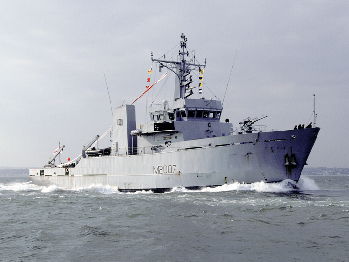 HMS Humber (M2007) Royal Navy River Class Minesweeper Paying Off Photo Print Wall Art Decor - Posters, Prints, & Visual Artwork - by Hampshire Prints (image 1 of 9)