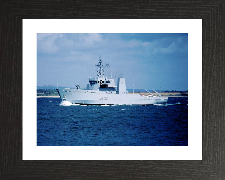 HMS Itchen M2009 River Class Minesweeper August 1988 Photo Print - Posters, Prints, & Visual Artwork - by Hampshire Prints (image 2 of 9)