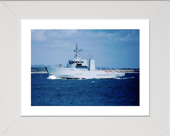 HMS Itchen M2009 River Class Minesweeper August 1988 Photo Print - Posters, Prints, & Visual Artwork - by Hampshire Prints (image 4 of 9)